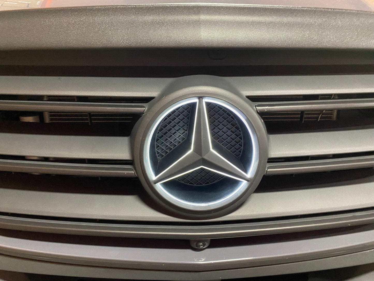 LED Grill Emblem Sprinter 907